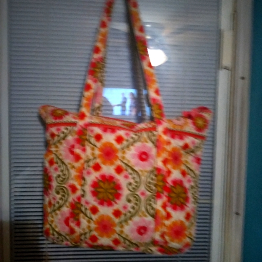VERA BRADLEY  12X12 SHOULDER BAG